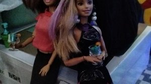 1 сезон 5 серия.вечеринка. Барби переезжаетк кембелам.