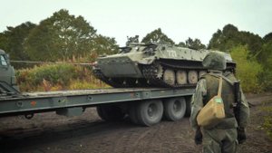 Своих не бросаем — учения по эвакуации техники. Лучшее видео из зоны СВО