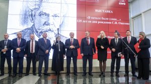 Дмитрий Певцов на открытии выставки памяти Сергея  Ожегова