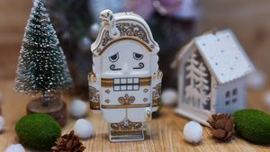 Ёлочная игрушка в золоте "Щелкунчик", гжельский фарфор