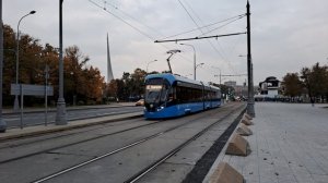 Трамвай 71-931М «Витязь-М», вагон 31034 проезжает возле ВДНХ. Москва. Октябрь 2025