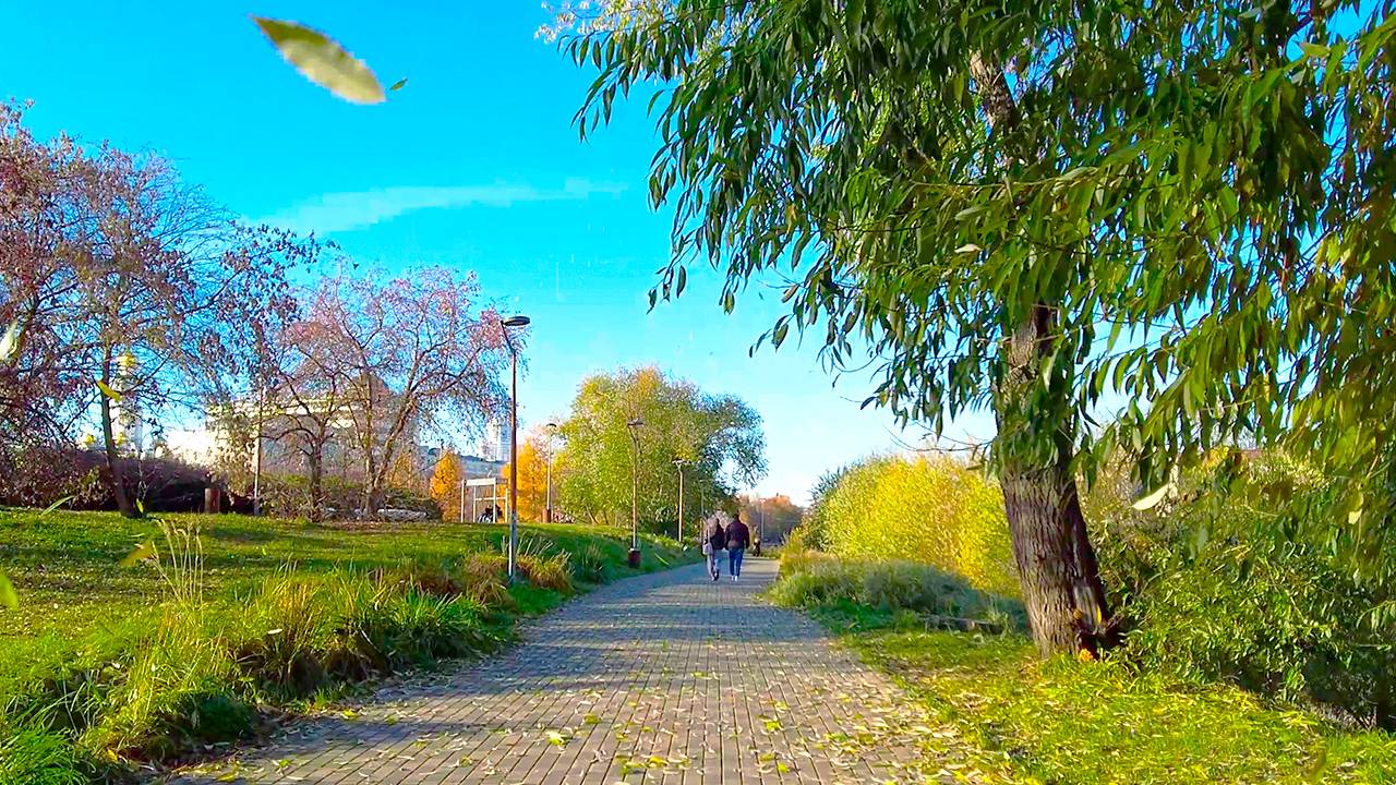 Walking in YEkaterinburg. Набережная в центре города в солнечный день |4K| (October 22, 2025)