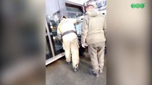 Мужчину зажало между мусоровозом и трамваем на Большой Гражданской