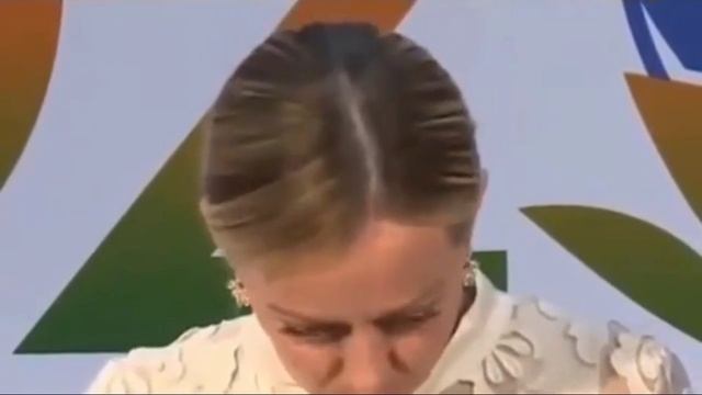 Наркоман Зеленский vs. Джорджа Мелони / Смотрюсь в себя, как в зеркало смотреть онлайн