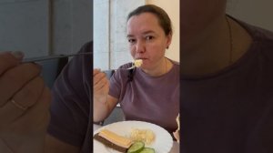 Пшеная каша с изюмом, бутерброды. Мукбанг