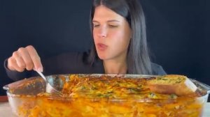 СЫРНО-МЯСНАЯ ЛАЗАНЬЯ-МУКБАНГ-АСМР-ЗВУКИ ПОЕДАНИЯ/CHEESY-MEAT-LASAGNA-MUKBANG-ASMR-EATING-SOUNDS