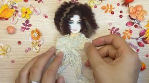 Нарисовала девушку, сделала ей прическу из шерсти для валяния и добавила шарфик из кружева 😍