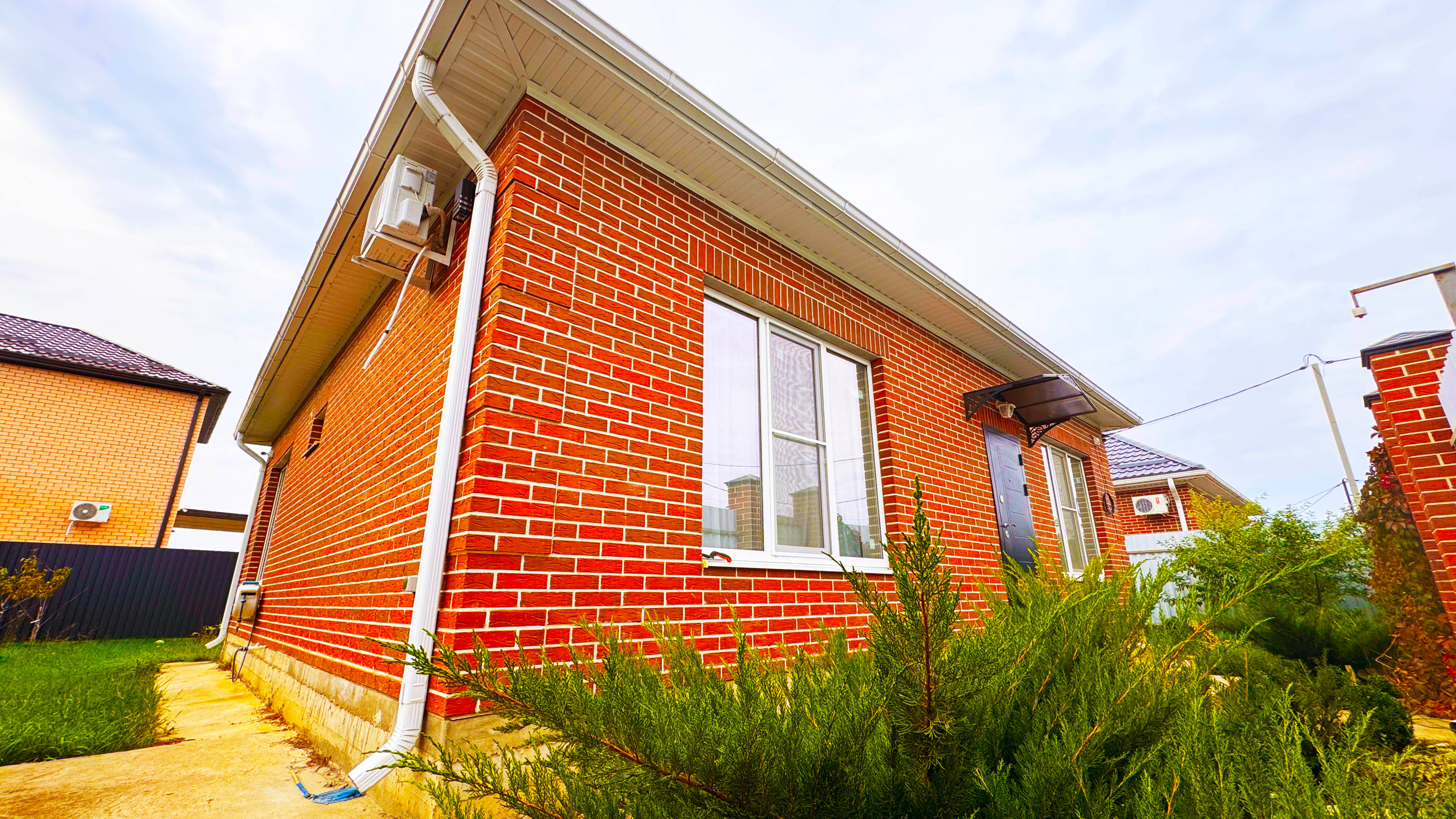 Уютный дом с террасой и садом! смотреть онлайн