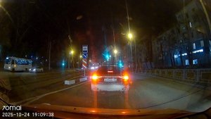 В Красноярске на Мичурина стёрлась свеженанесенная разметка, а старая, закрашенная чёрной краской