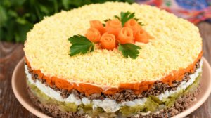 Салат с куриной печенью