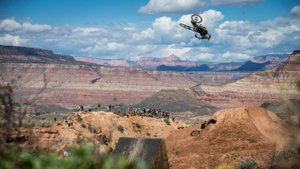 Велосипедист-экстремал получил тяжелую травму на соревнованиях в США