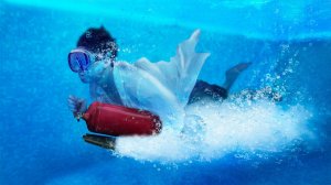 Ускорит ли огнетушитель плывущего человека под водой?