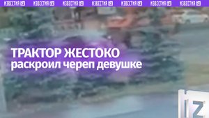 Трактор вылетел на красный и протаранил легковушку — девушка за рулем погибла. Момент ДТП в Казани