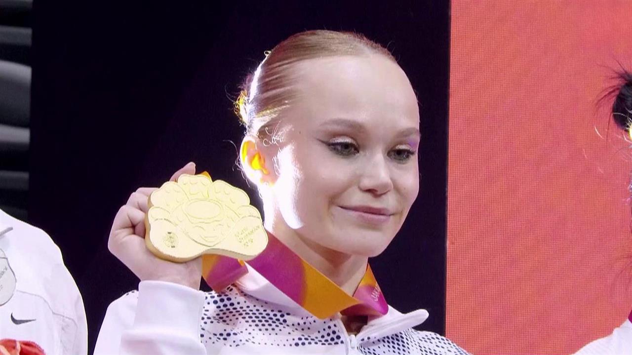 Ангелина Мельникова стала трехкратной чемпионкой мира по спортивной гимнастике