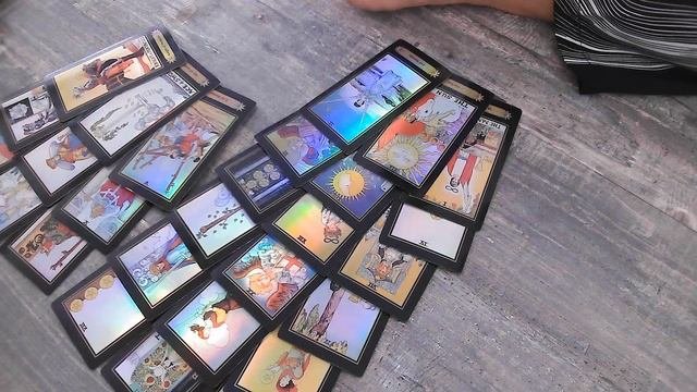 Он отгребает не один, а с помощниками!