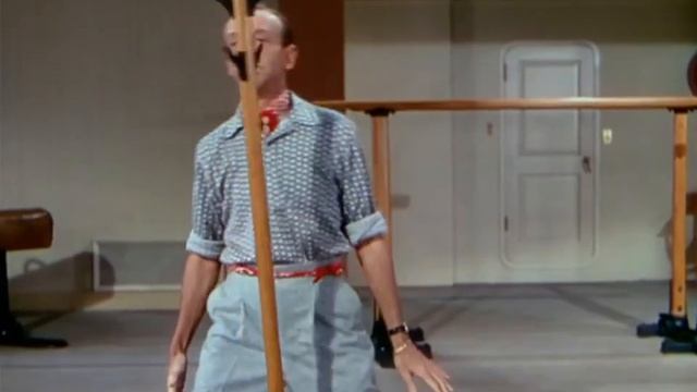 ФРЕД АСТЕР ТАНЕЦ С ВЕШАЛКОЙ смотреть онлайн