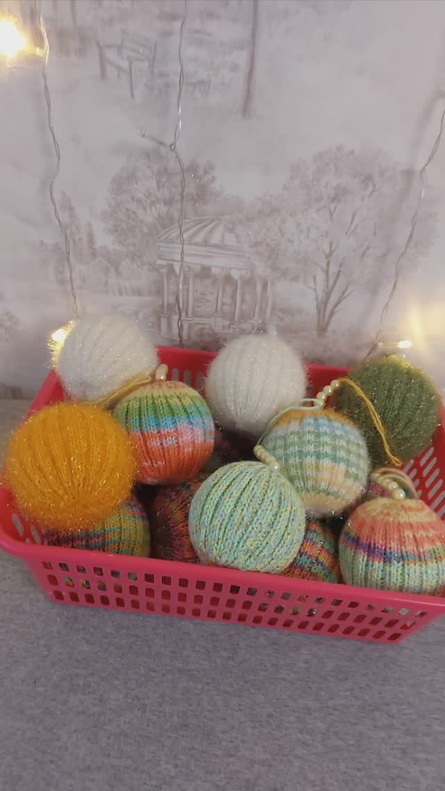 НОВОГОДНИИ ШАРИКи спицами. Ссылка на мастер класс в описании и в закрепленном комментарии 🔗 смотреть онлайн