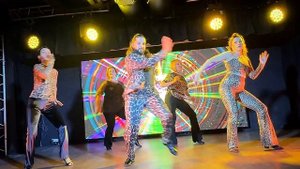 Красивый танец на дискотеку