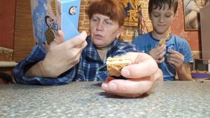 Пробуем китайские вафли.