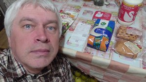 Продукты из магазина: Молоко, масло, рис, майонез, слойка. Кассовый чек: Магазин Пятёрочка.