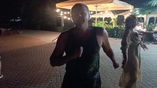 СЕРЁГА ТАНЦУЕТ смотреть онлайн