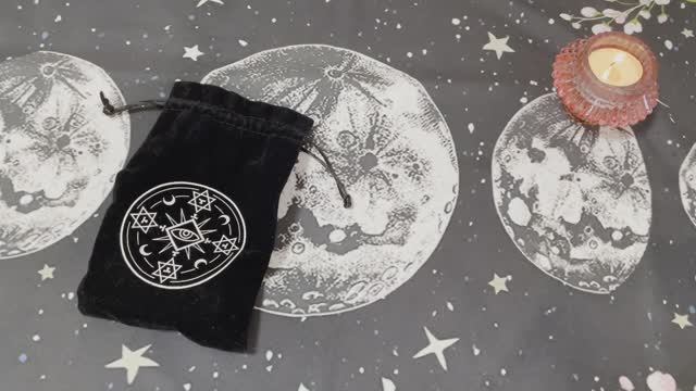 Деньги. Повышение доходов. Гадание на рунах. Ведьмины руны