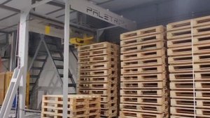 Станция автоматического разбора стопок поддонов.mp4