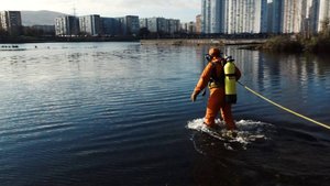 ВОДОЛАЗЫ ЧИСТЯТ ПРИБРЕЖНУЮ АКВАТОРИЮ ЕНИСЕЯ