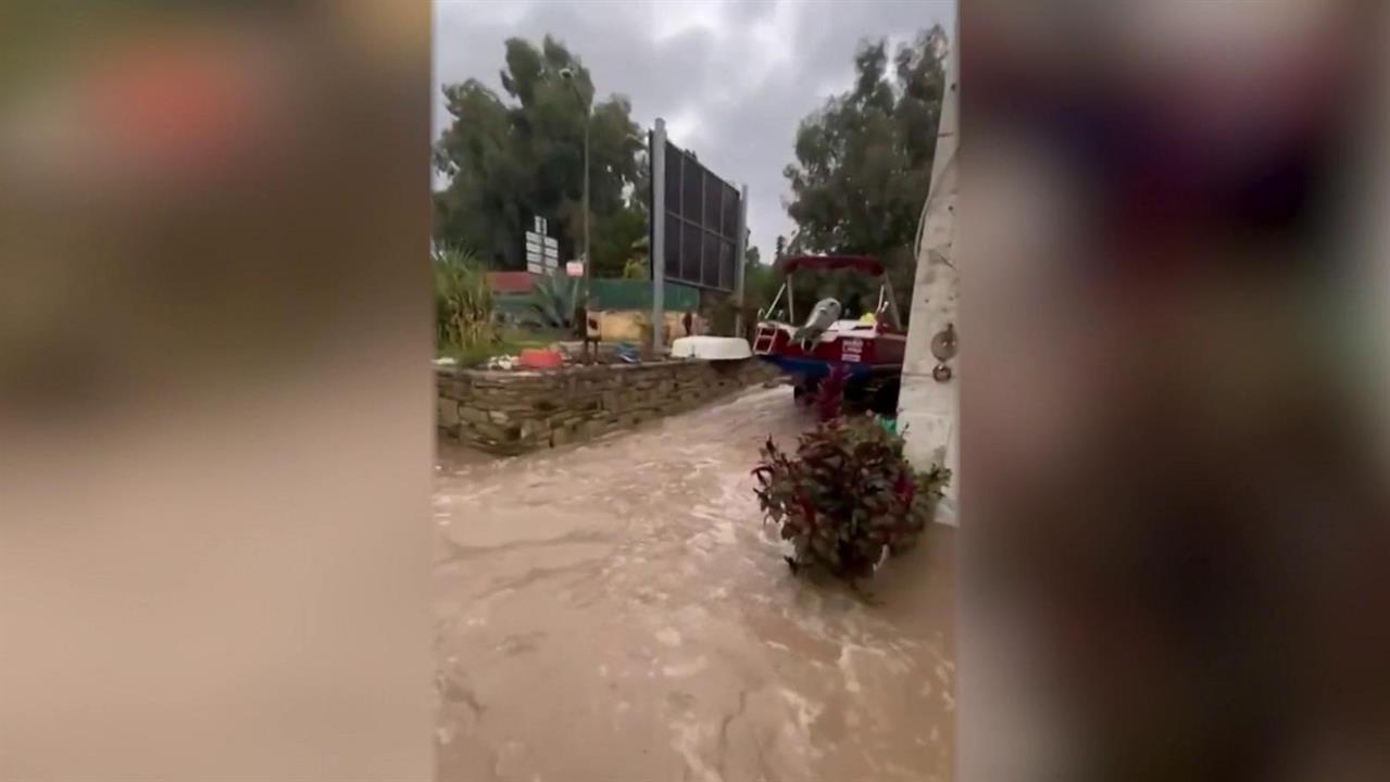 В Турции произошло масштабное наводнение в туристической зоне Эгейского моря