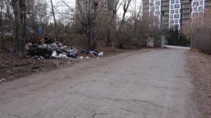 СВАЛКА У КЛАДБИЩА