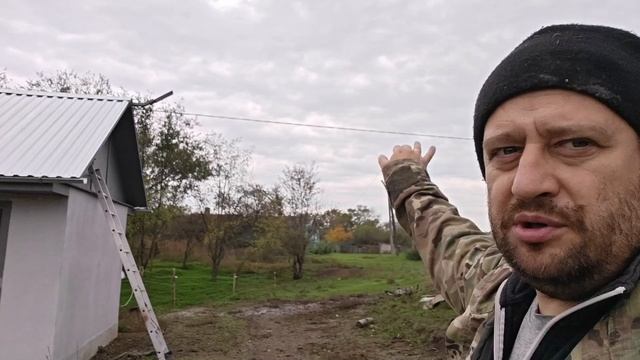 Дождь весь день, модернизация клетки, ждем поросят, допустил косяк при строительстве.