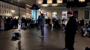 ГРУППА АЙДАХО ВЫСТУПАЕТ НА МАЛОЙ КОНЮШЕННОЙ