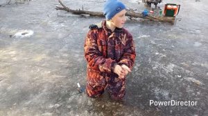 Первый лёд для сына.Такой мелочи ещё никто не ловил!!