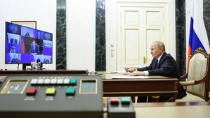 Президент провёл по видеосвязи оперативное совещание с постоянными членами Совета Безопасности