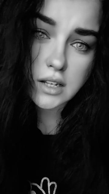 Очередь, - Татьяна Олексийчук Стояла очередь за радостью... Там продавались чудеса... смотреть онлайн