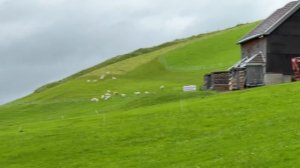 ✨ Швейцарские деревни под дождём: красота, что завораживает!