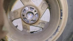 полка в гараж из колес