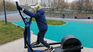 Продолжаем занятия на улице🤸♂️✌️😆🦵💪