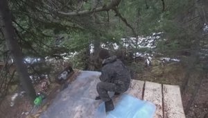 МОЙ ДОМ ВОТ- ВОТ ЗАВАЛИТ СНЕГОМ. УСПЕТЬ ЗАКРЫТЬ КРЫШУ. ГОТОВЛЮ ИЗБУШКУ К МОРОЗАМ.