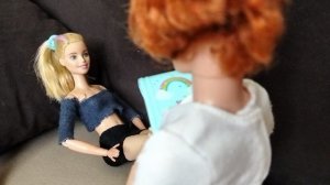 1 сезон 6 серия. сериал барби и её друзья. сора будущих пар. ну или очередная сора брата и сестры.