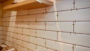 Укладка кухонного фартука кабанчик в эпоксидную затирку