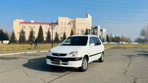 Toyota Raum, 2000 год