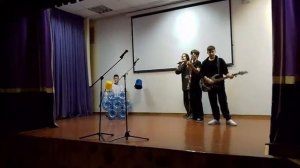 Выступление ребят из класса сына,на осенней дискотеке.