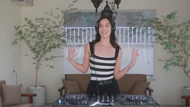 Mari Gripa - Afro House Live in a mystical place with good vibes in São Paulo, Brazil