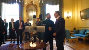 Сталмер показал Зеленскому дрон-перехватчик OCTOPUS