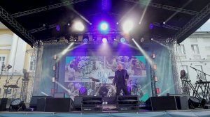 "Никто тебя не любит так, как я"