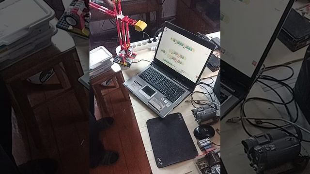 Кран управляемый датчиком наклона из конструктора Lego WeDo 1.0, 20251013 смотреть онлайн