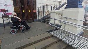 Чернобаева Людмила Павловна с сыном 25.10.2025г. гуляет по центру Севастополя.