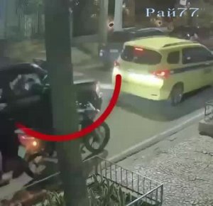 Автоледи не дала себя ограбить мотоциклистам