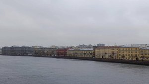 С Тучкова моста виден Банковский мост и стрелка Васильевского острова с Ростральными колоннами